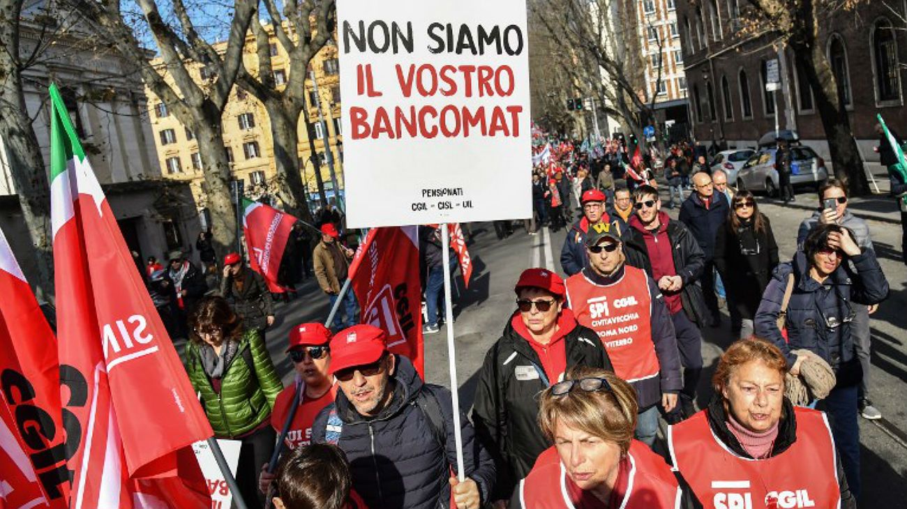 A diferencia de Francia y sus chalecos amarillos, las protestas en Italia tuvieron color rojo.