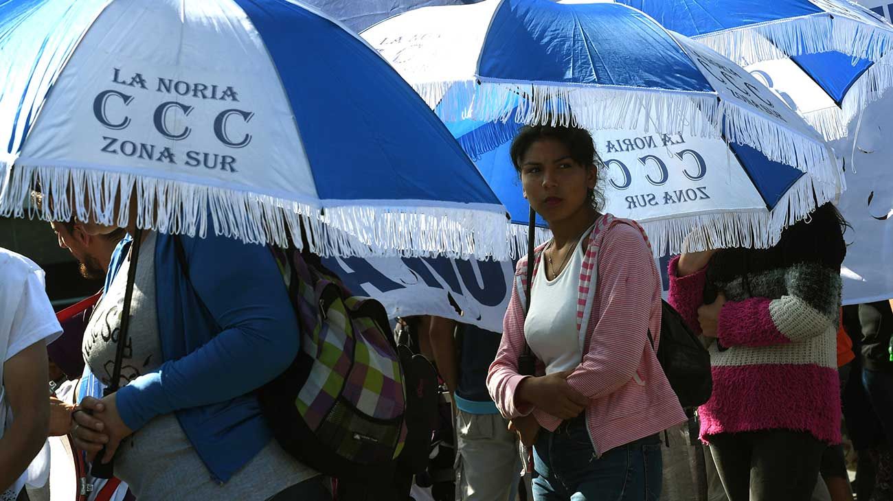 Organizaciones sociales marchan hacia el Ministerio de Desarrollo Social