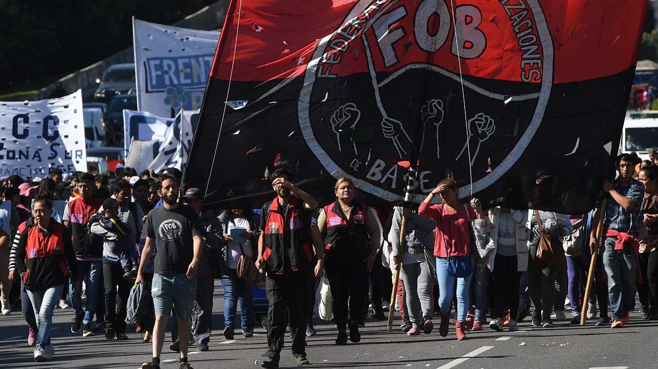 Organizaciones sociales marchan hacia el Ministerio de Desarrollo Social