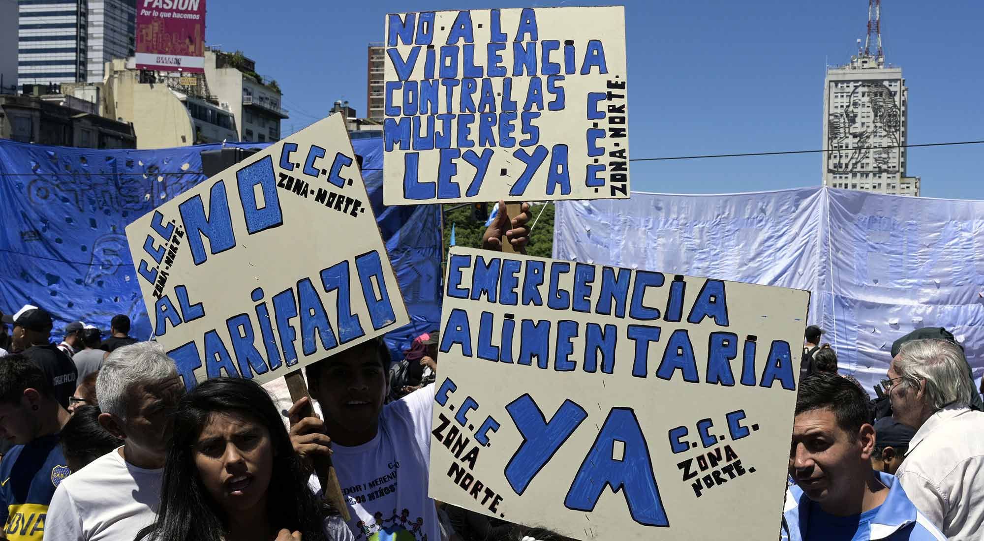 Organizaciones sociales marcharon al Obelisco contra el gobierno