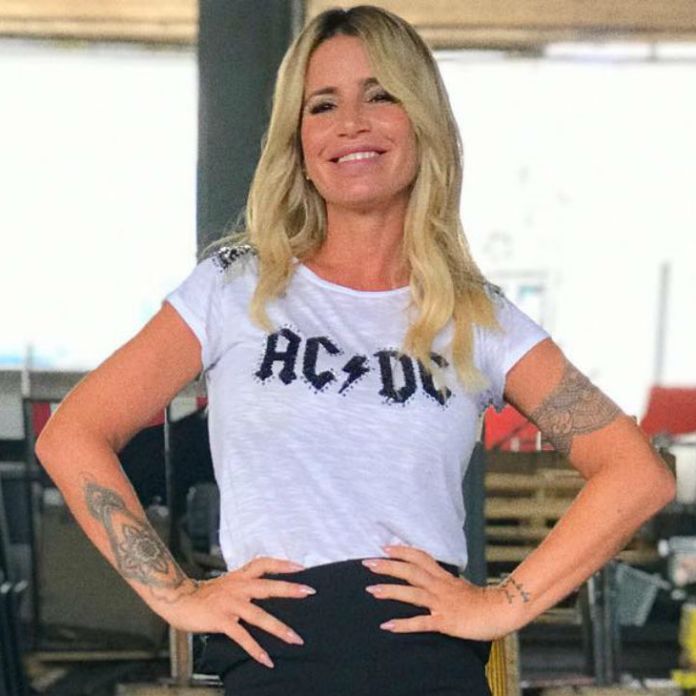 Exitoina Flor Pena Festejo El Dia De Los Enamorados Con Fotos Hot