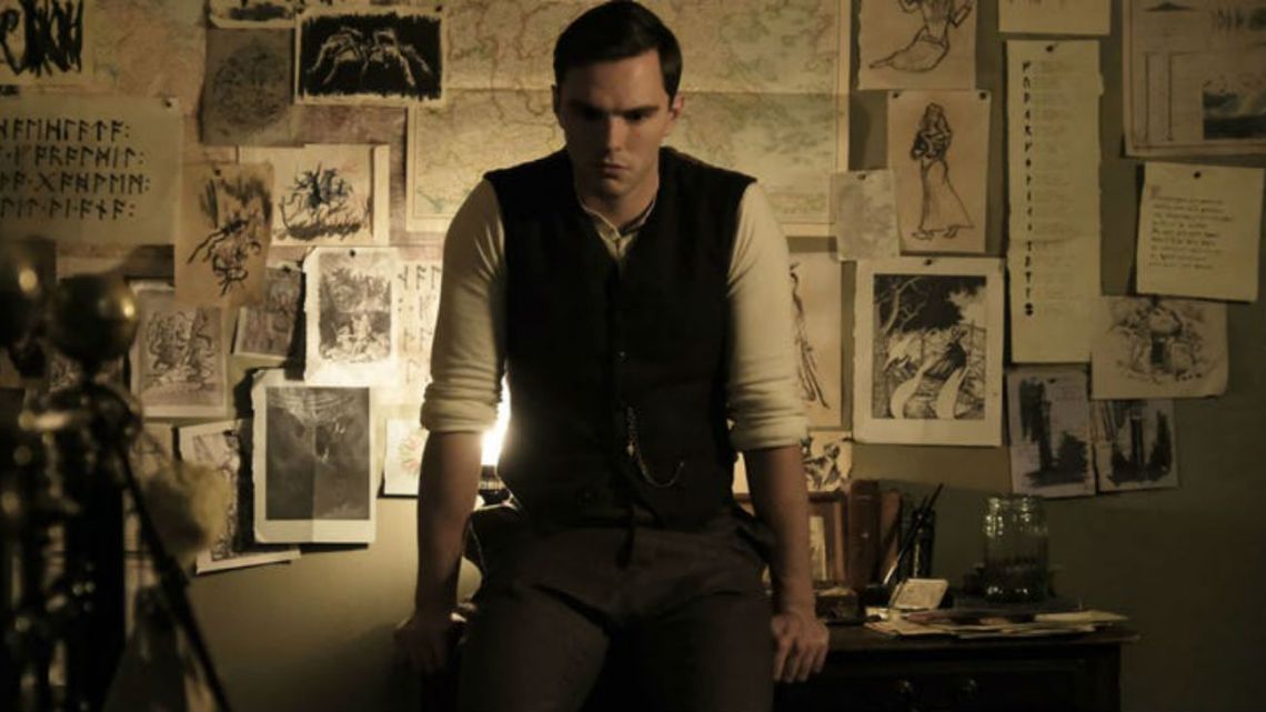Nicholas Hoult como Tolkien