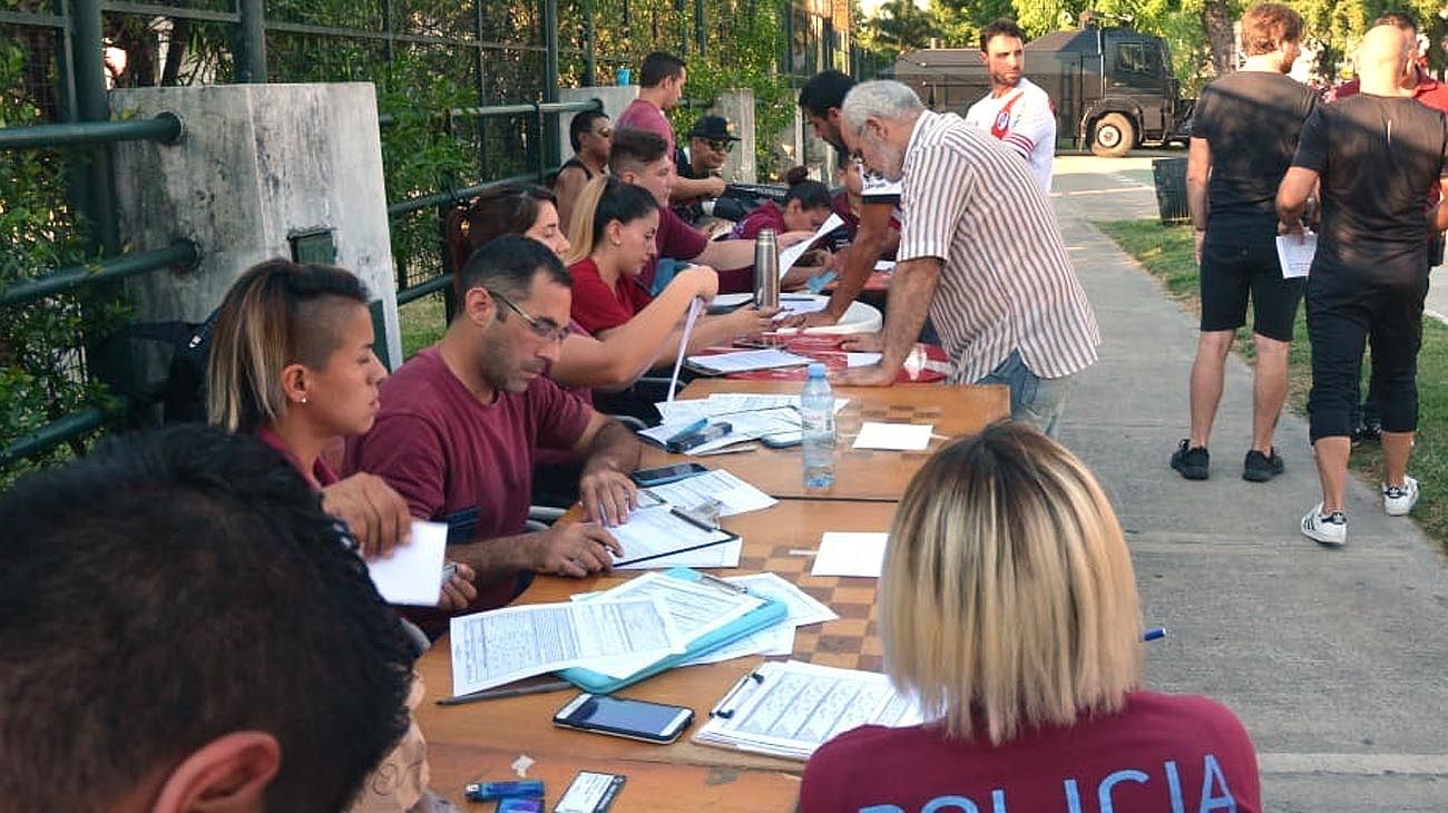 En lo que va del año, se sumaron a Tribuna Segura –puntos de control donde se escanean los documentos de los asistentes, para chequear si cuentan con antecedentes o prohibición de ingreso– más de ochocientas personas a la lista de restricciones.