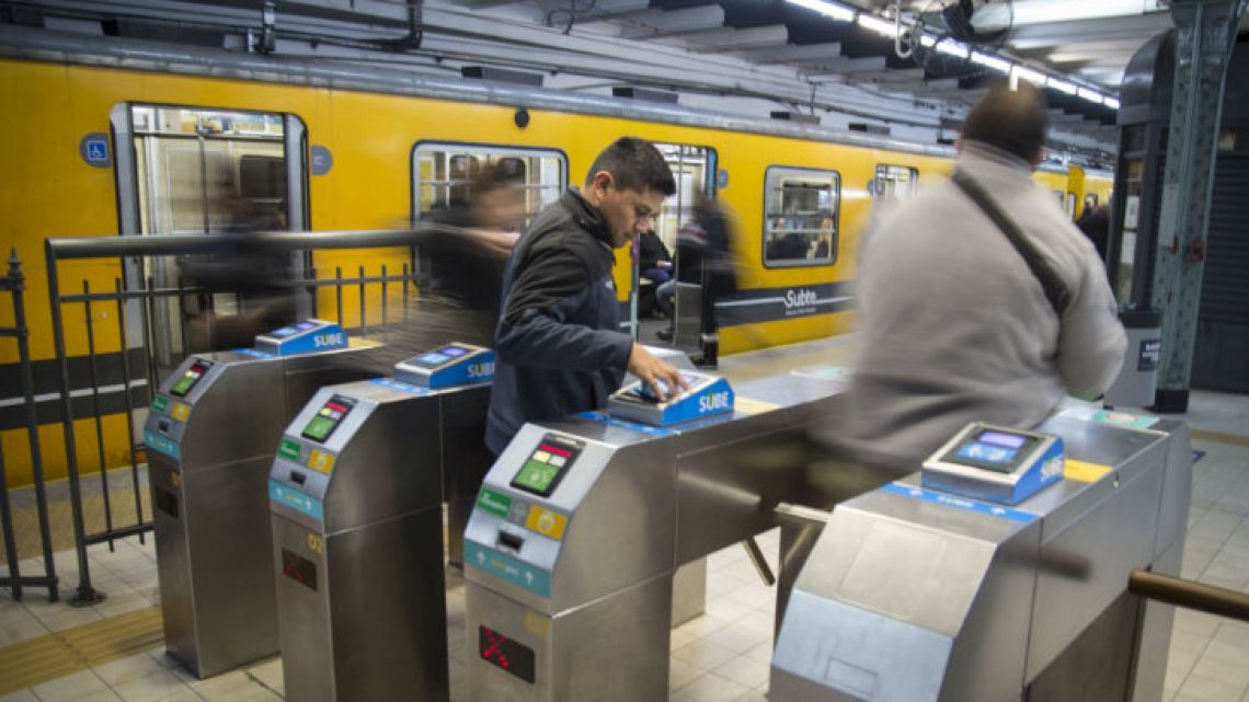 The silent battle for the tender to operate Buenos Aires’ Subte underground transport network is finally starting to boil to the surface. 