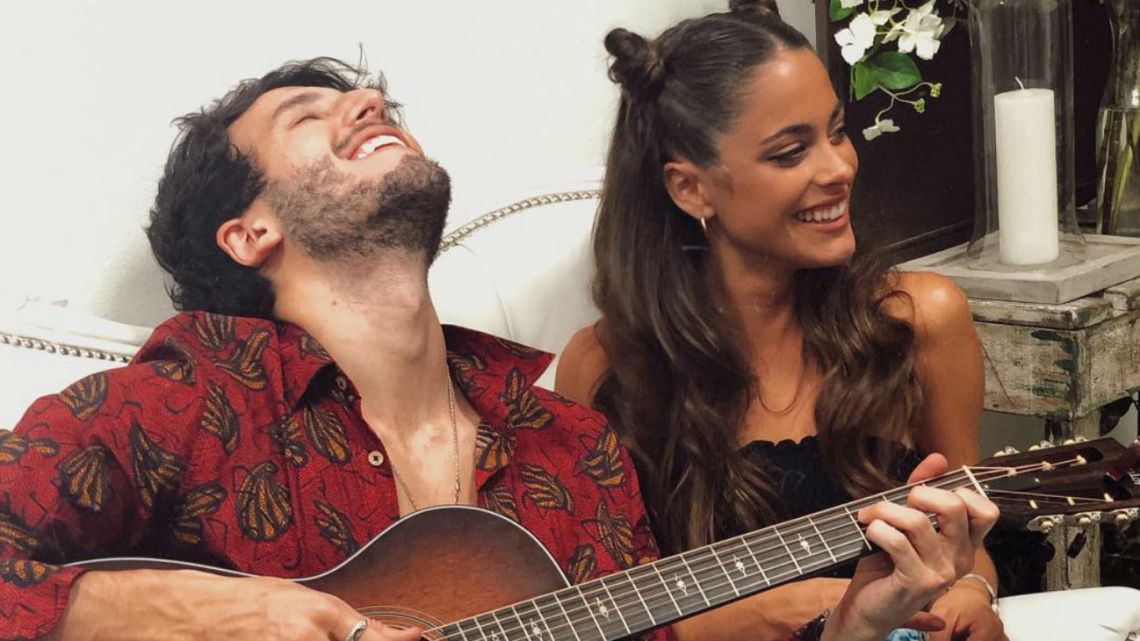 Tini y Sebastián, ¿más que amigos?