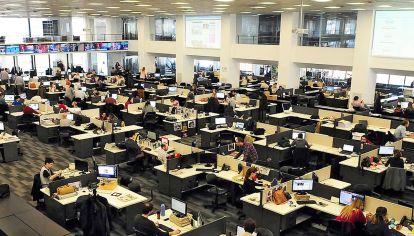 Redacción. Los alumnos de Periodismo tienen la oportunidad de ser parte de la redacción de los diferentes productos editoriales y aplicar lo aprendido en las clases.