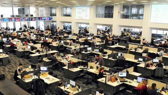 Redacción. Los alumnos de Periodismo tienen la oportunidad de ser parte de la redacción de los diferentes productos editoriales y aplicar lo aprendido en las clases.