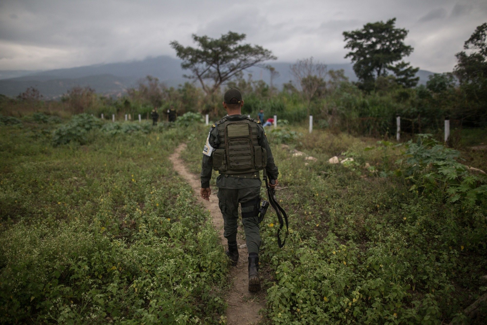 Colombian Police Forces Patrol Smuggling Routes On Border As Maduro Blocks Aid