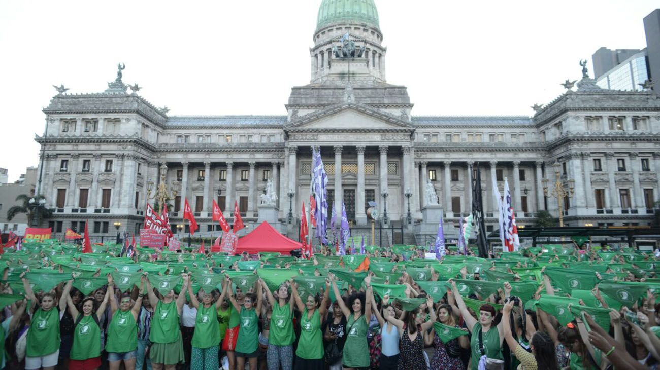 Pañuelazo en el congreso para pedir por el aborto legal seguro y gratuito