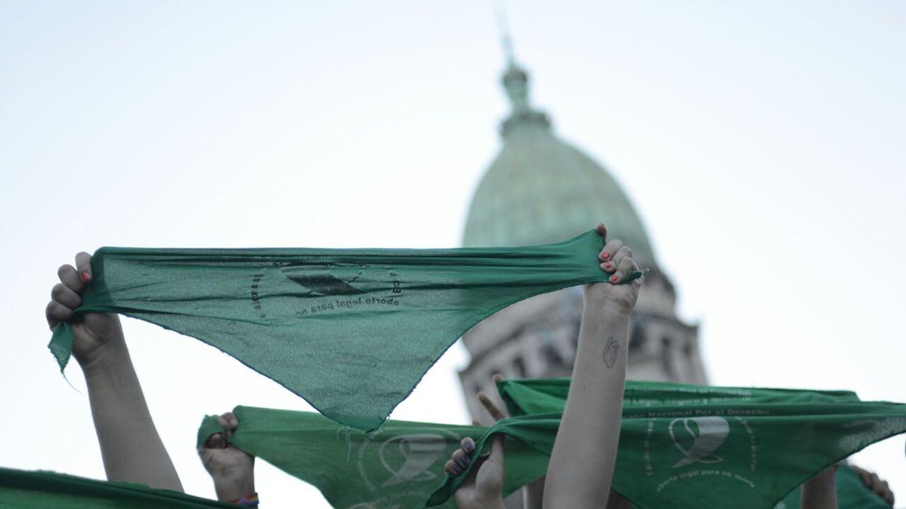 Pañuelazo en el congreso para pedir por el aborto legal seguro y gratuito