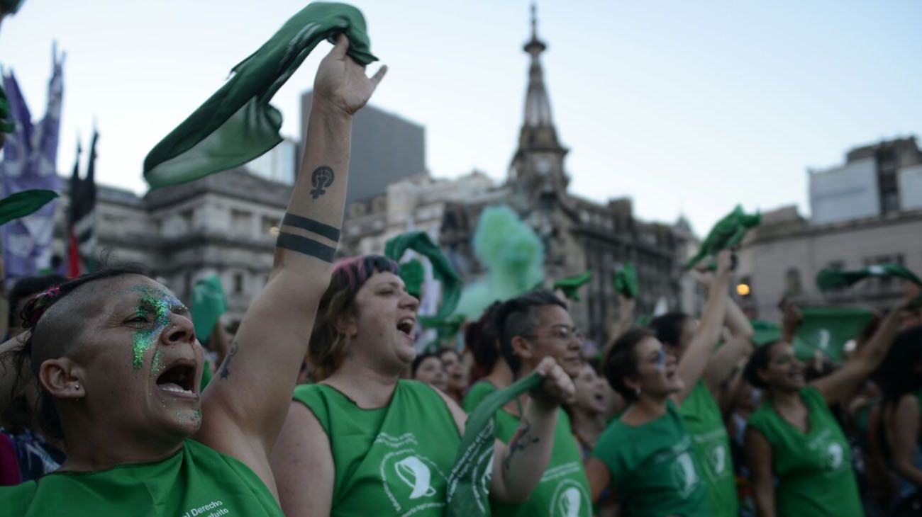 Pañuelazo en el congreso para pedir por el aborto legal seguro y gratuito