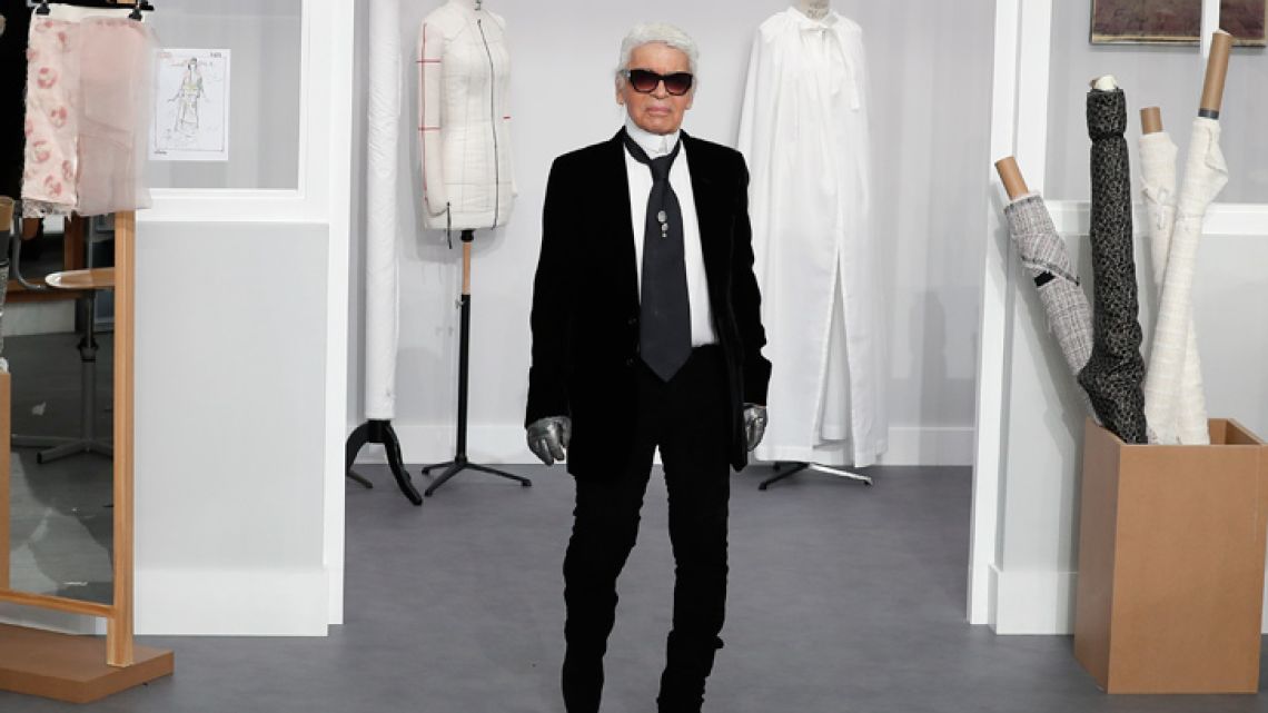 Chanel’s iconic couturier, Karl Lagerfeld, whose accomplished designs as well as trademark white ponytail, high starched collars and dark enigmatic glasses dominated high fashion for the last 50 years, has died. He was around 85 years old. 