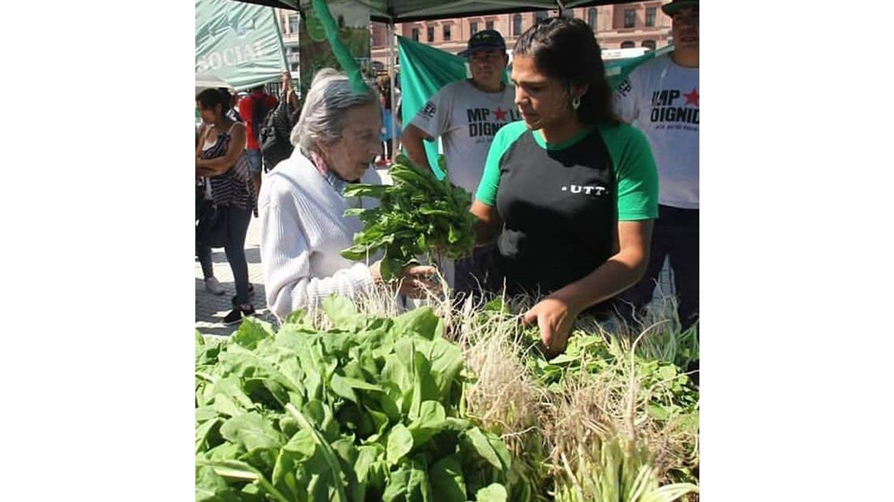 Buscan a la abuela de la foto viral para regalarle verduras