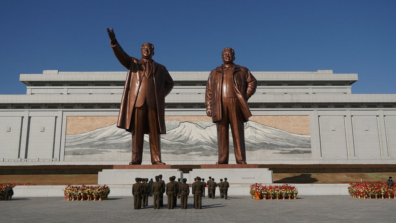 Culto a los líderes comunista de Corea del Norte en Pyongyang.