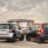 smart fotwo vs smart forfour, frente al puente de Caminito en el barrio de La Boca, Buenos Aires