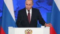 Putin Promises Russians to Improve Living Standards This Year