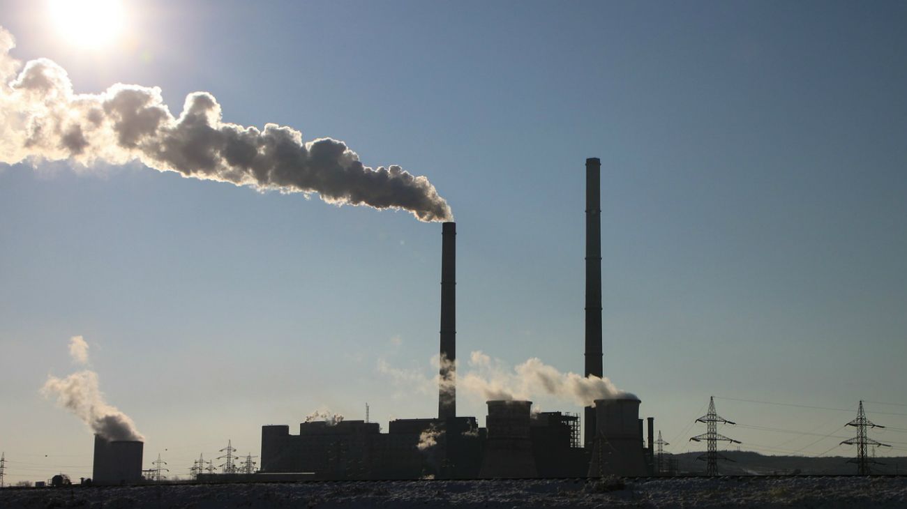 La cantidad total de dióxido de carbono inyectado en la atmósfera desde que los humanos comenzaron a quemar combustibles fósiles podría ser igual a la cantidad liberada hace 56 millones de años.