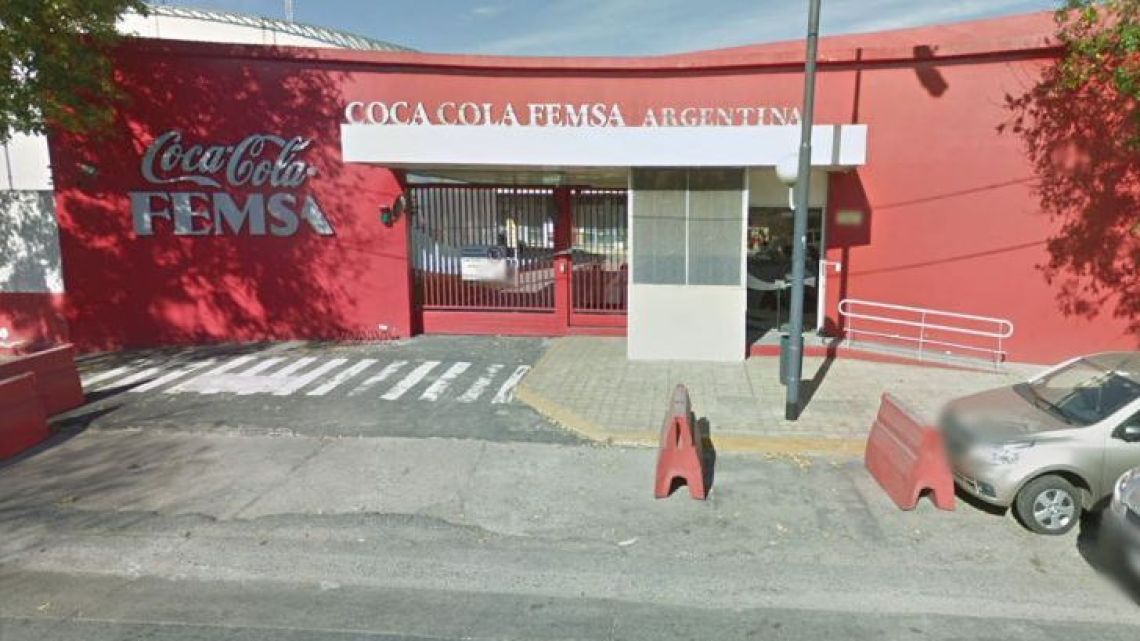 Coca-Cola FEMSA, which is responsible for bottling the famous soft drink and other beverages in Argentina, has filed for crisis prevention proceedings.