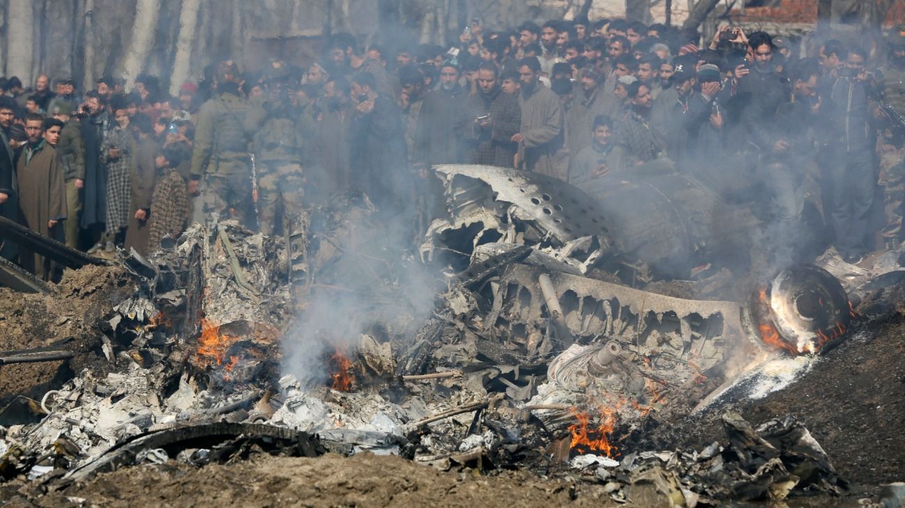 Crecen las tensiones entre India y Pakistán por el piloto capturado.