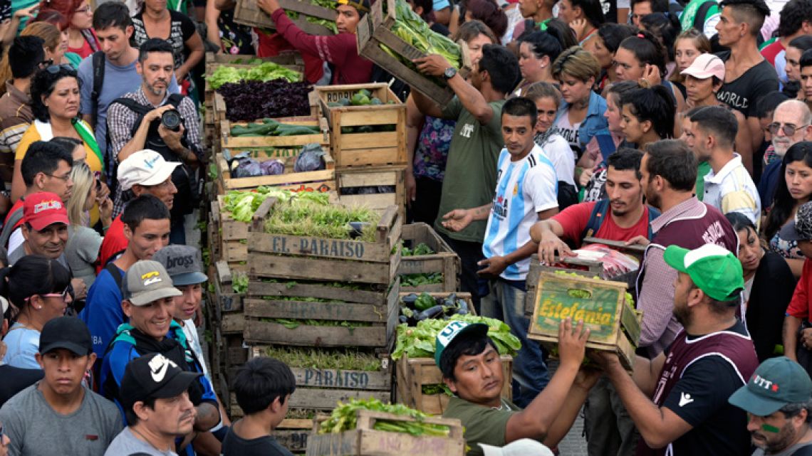 Farmers prepare to give away vegetables during a protest against the government at the Plaza de Mayo, outside the Casa Rosada.