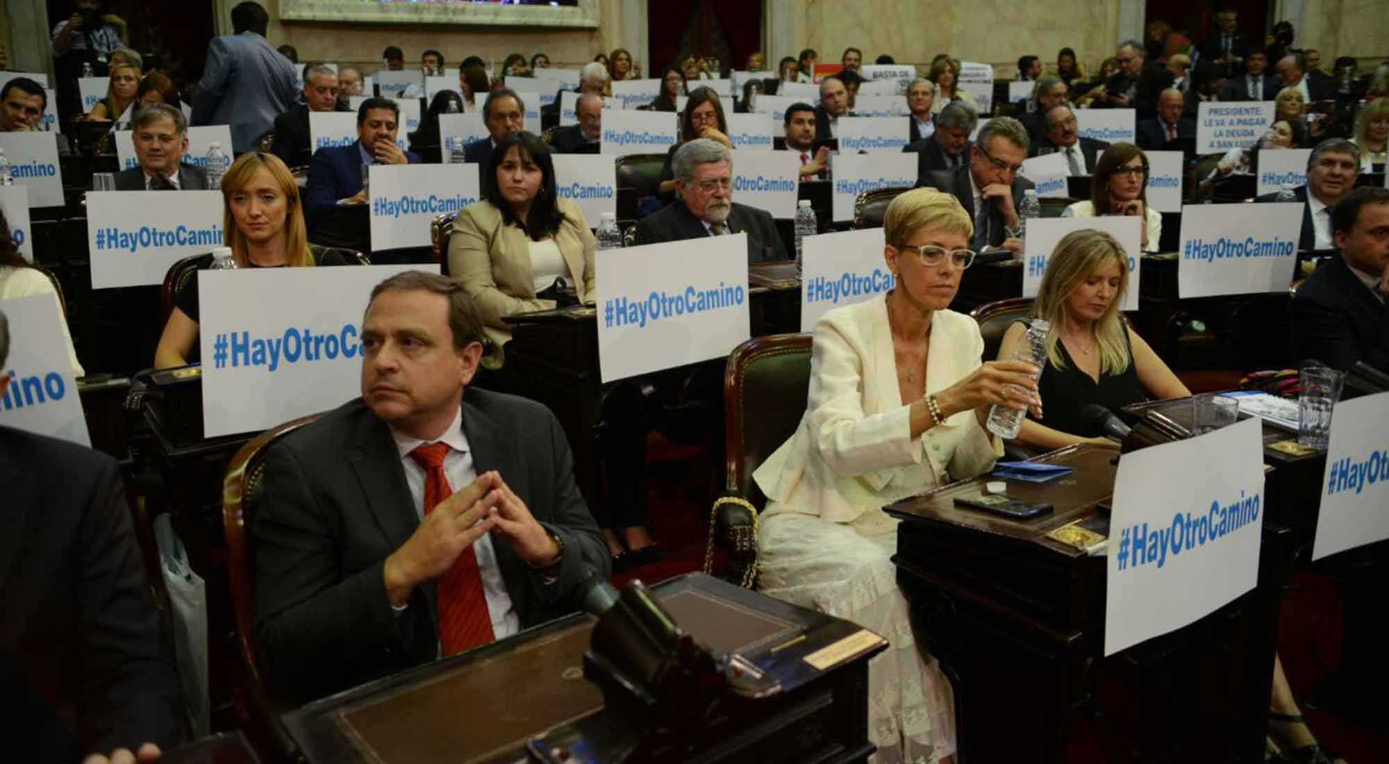  El presidente Mauricio Macri abrió el año legislativo con el tradicional discurso en el Congreso Nacional.