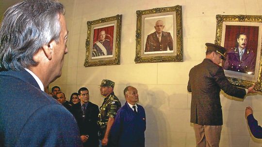 COLEGIO MILITAR. El expresidente Kirchner en marzo de 2004.