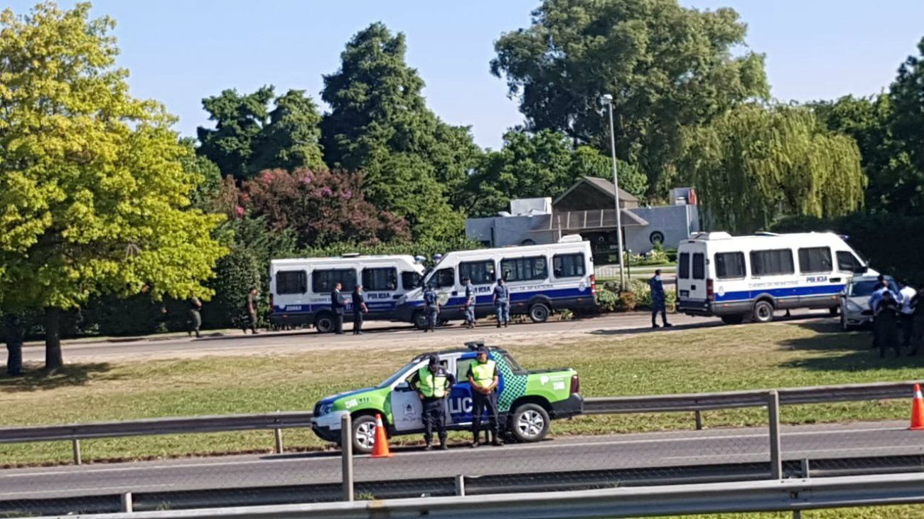 Operativo en el cementerio de Pilar