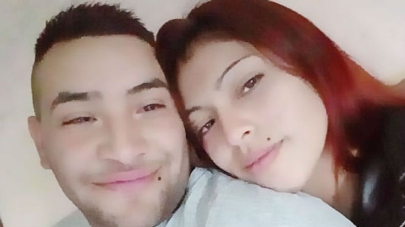 Viviana Roldan, la mamá de Bianca, junto a su pareja Federico Espinoza. Ambos están detenidos, sospechados de cometer el crimen.