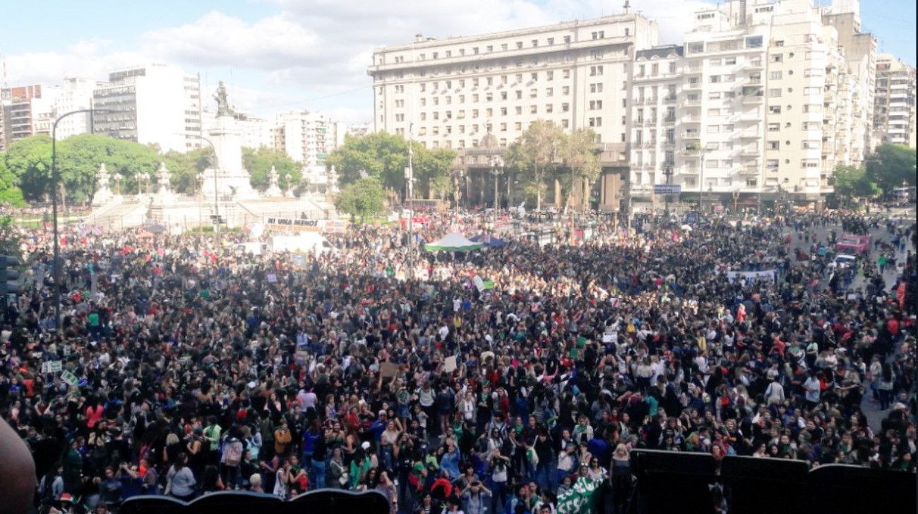 8M. Mujeres, lesbianas, travestis y trans, bisexuales, personas no binarias, gordas e intersex se sumaron a la marcha.