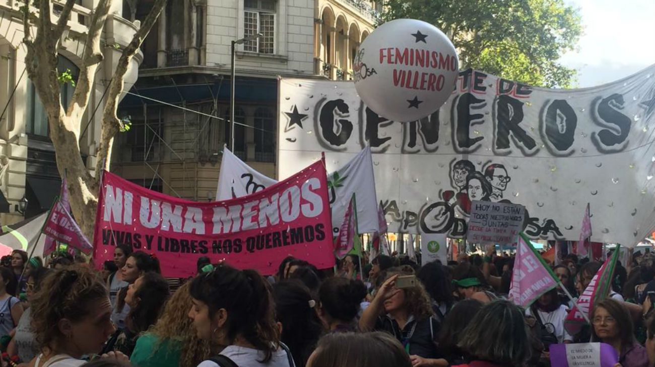 La marcha por el 8M comenzó en el Congreso y terminará en Plaza de Mayo.