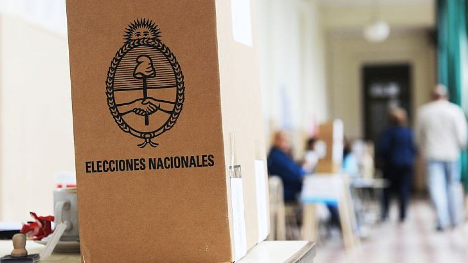 SOBRE LA HORA. De acuerdo a estudios de la consultora Delfos, que dirige Dall’Aglio, entre el 17 y el 22% de los electores cordobeses define su voto el mismo día de los comicios.