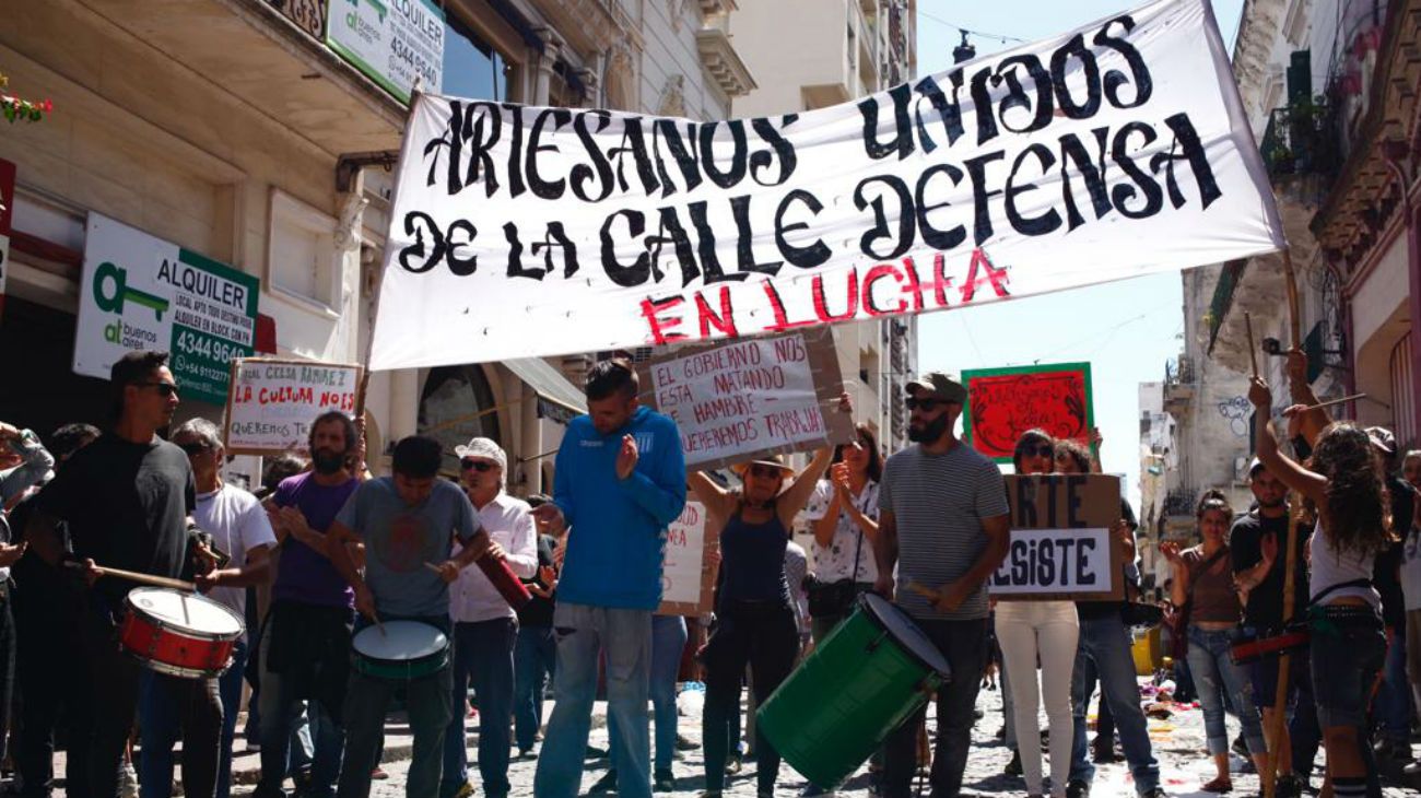 Violento desalojo en la feria de San Telmo: hay 18 detenidos. 