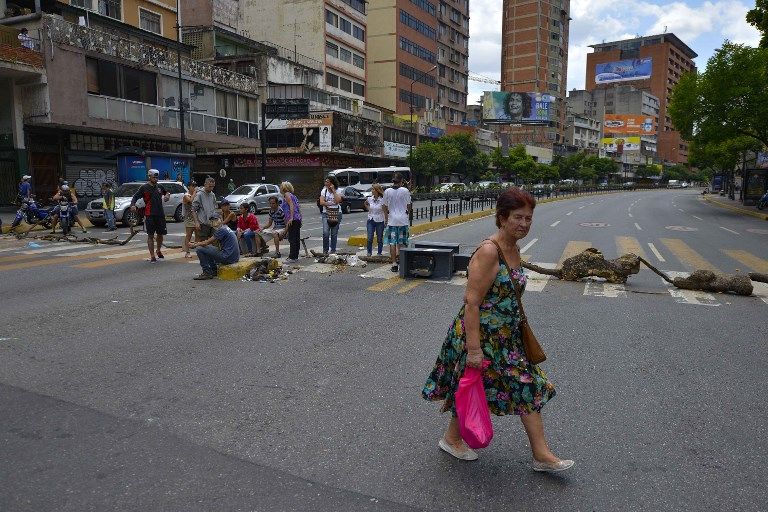 "Estado de emergencia": víctima del más grande apagón de la historia, Venezuela está de rodillas, completamente bloqueado, sin medio de transportes y provisiones.