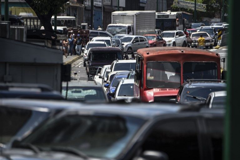 "Estado de emergencia": víctima del más grande apagón de la historia, Venezuela está de rodillas, completamente bloqueado, sin medio de transportes y provisiones.