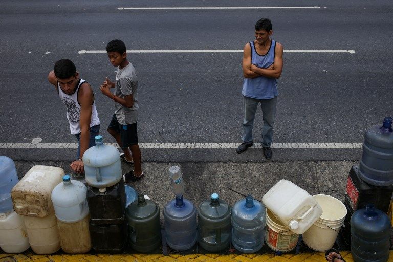 "Estado de emergencia": víctima del más grande apagón de la historia, Venezuela está de rodillas, completamente bloqueado, sin medio de transportes y provisiones.