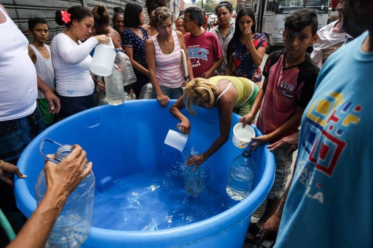 "Estado de emergencia": víctima del más grande apagón de la historia, Venezuela está de rodillas, completamente bloqueado, sin medio de transportes y provisiones.