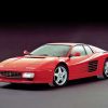 La Testarossa impuso varios elementos al line-up de Ferrari en los años 90: las entradas de aire tipo branquias en los laterales, y la rejilla posterior ocultando los faros.