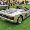 La Testarossa impuso varios elementos al line-up de Ferrari en los años 90:  las entradas de aire tipo branquias en los laterales, y la rejilla posterior  ocultando los faros.