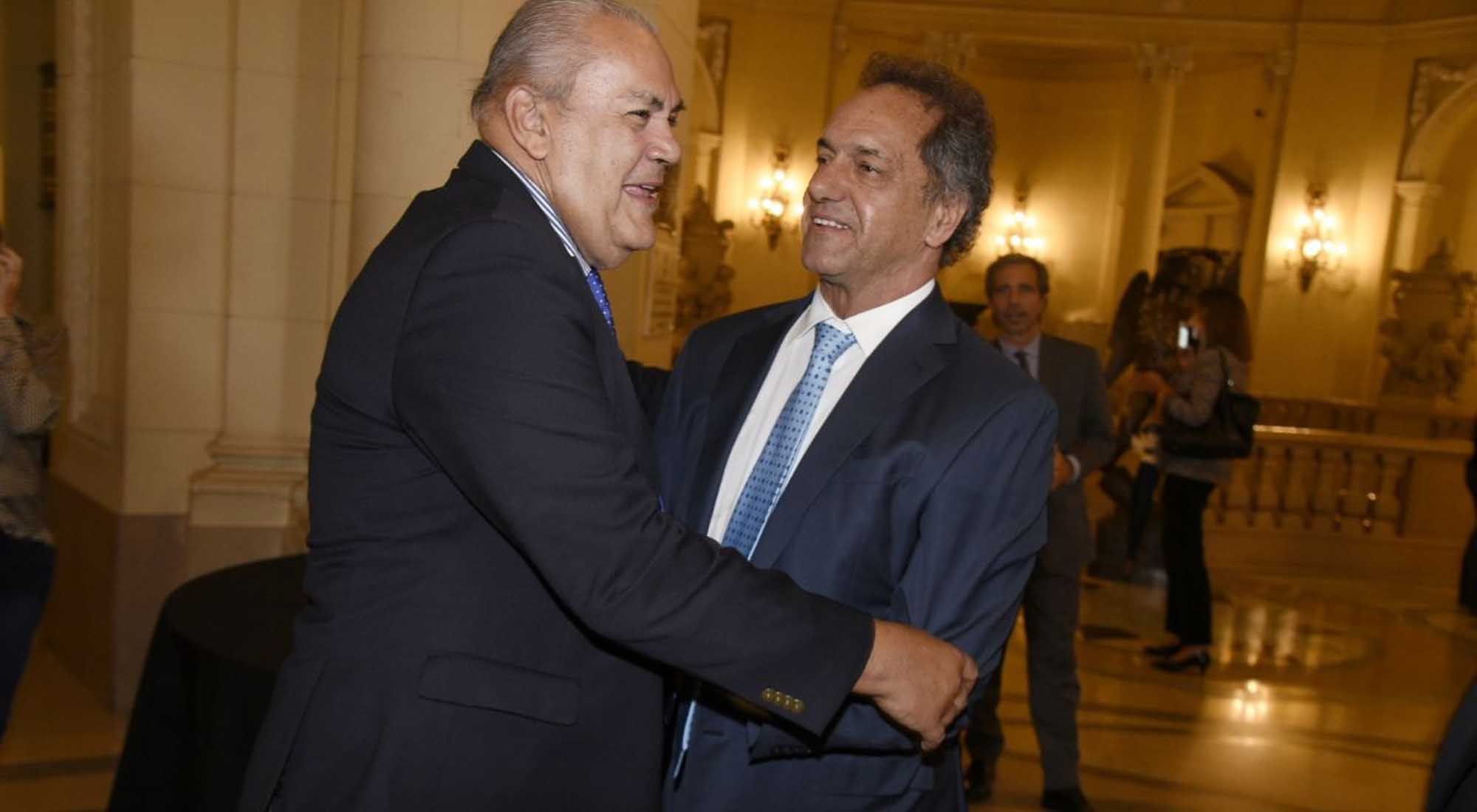 Daniel Scioli, presente en la Legislatura porteña donde nombraron Ciudadano Ilustre a Jorge Fontevecchia.