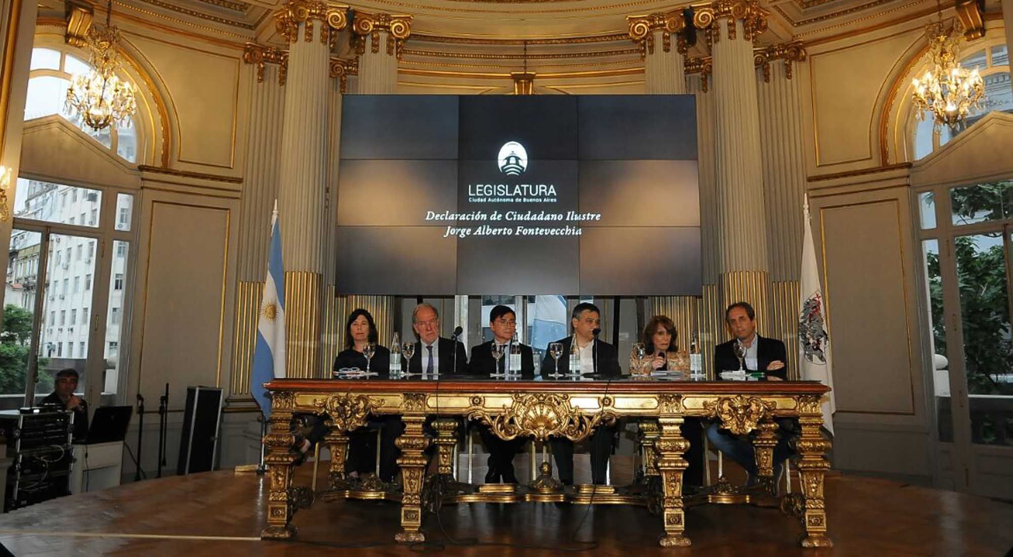 María O'Donnell, Héctor D'Amico, Jorge Fontevecchia, Sergio Abrevaya, Magdalena Ruiz Guiñazú y Ernesto Tenembaum. Legislatura porteña. 