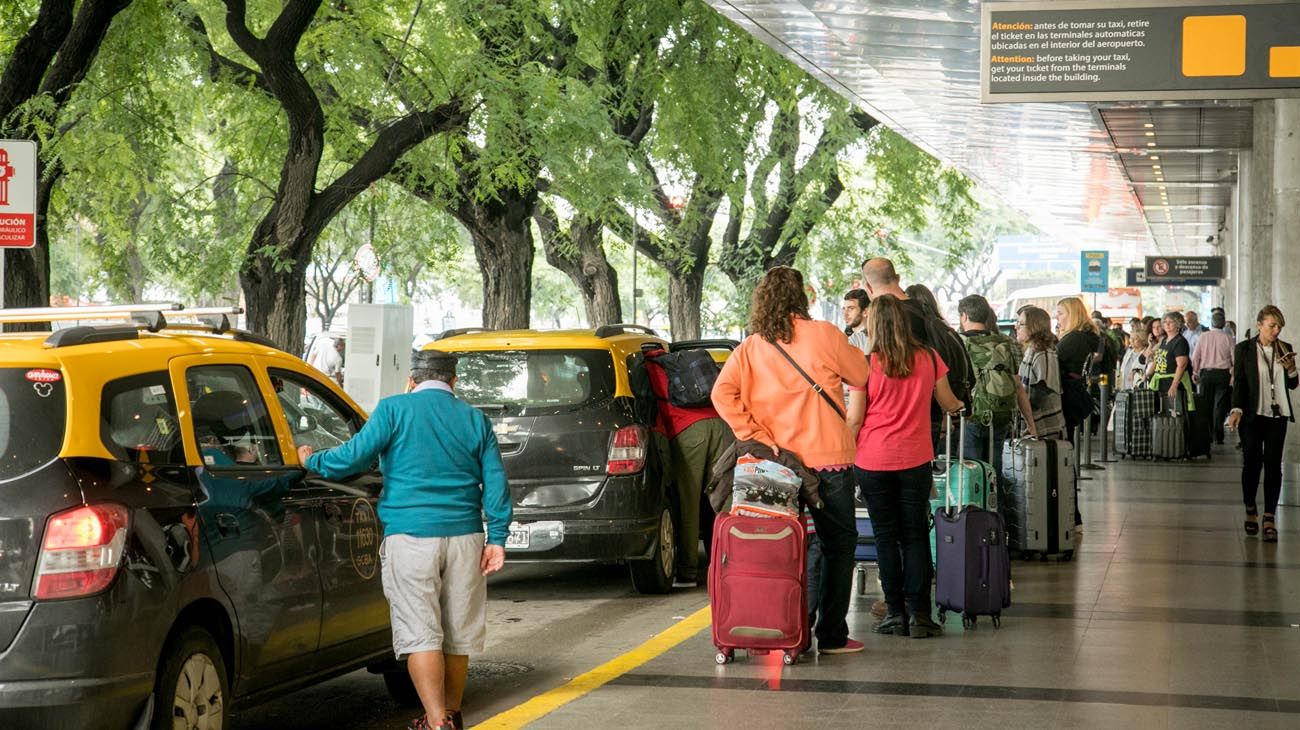 A partir de hoy la parada de taxis de Aeroparque contará con tarifa prefijada