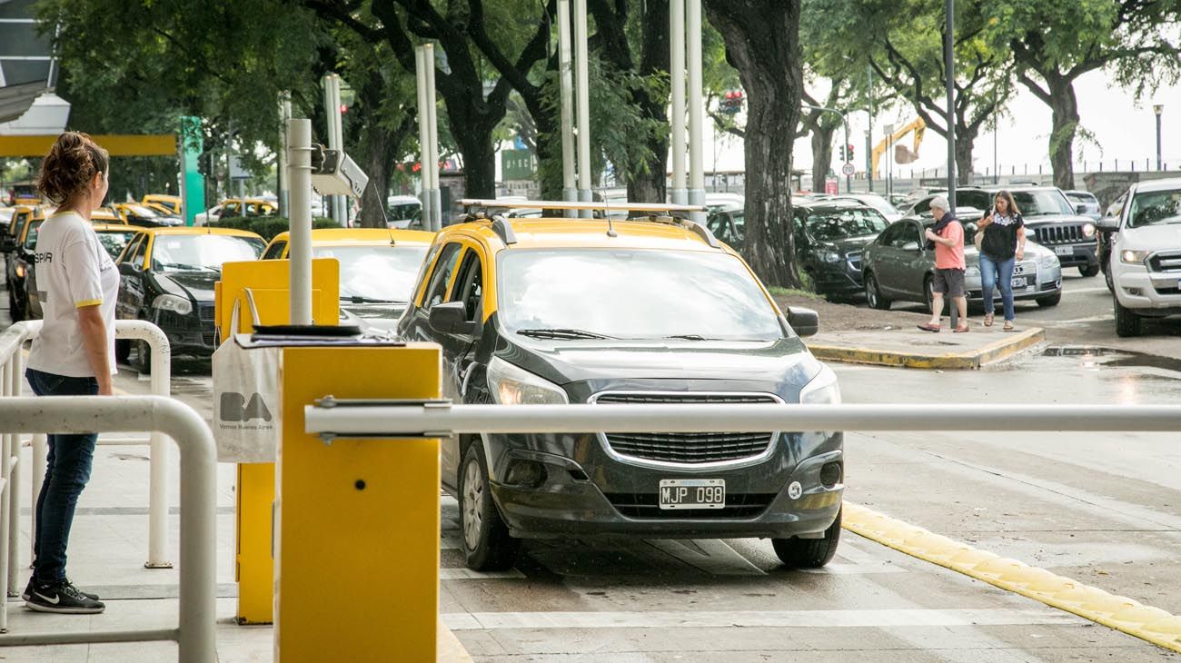 A partir de hoy la parada de taxis de Aeroparque contará con tarifa prefijada