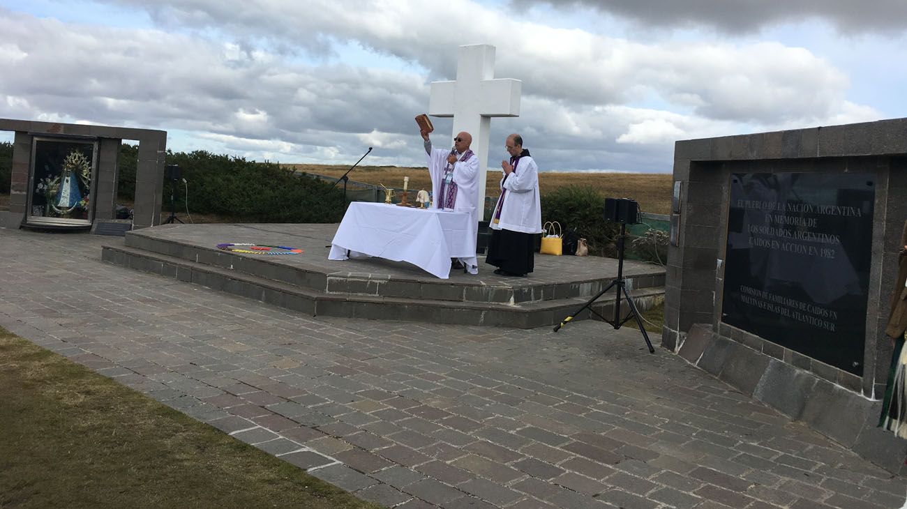 Homenaje a los soldados caídos en las Islas Malvinas.