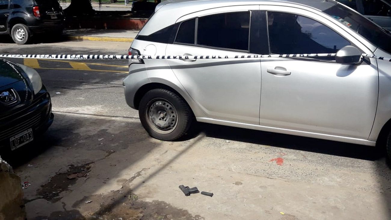 Cuatro masculinos intentaron escapar en un automóvil Passat.