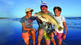 El balneario Reta ofrece extensas riberas en las que podemos disfrutar no sólo de corvinas y buena variada, sino también de ver el sol salir y ponerse sobre el mar.