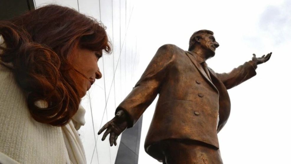 estatua Nestor Kirchner Ecuador g_20190314