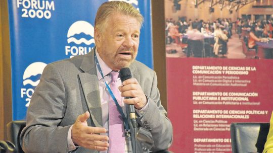 Exposicion. Dice que Cuba podría ayudar a solucionar la crisis.