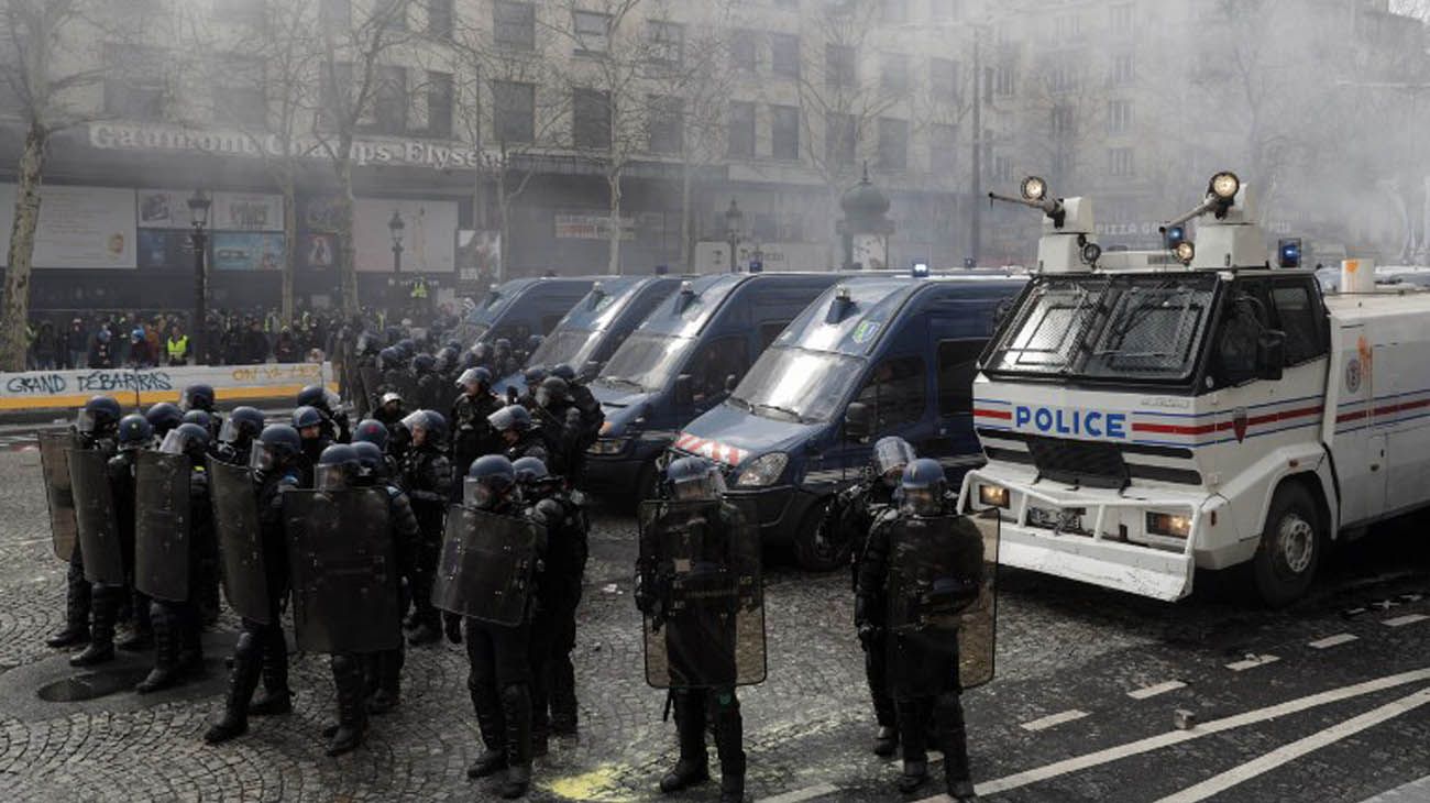 Nueva jornada de protestas en el centro parisino de los "chalecos amarillos"