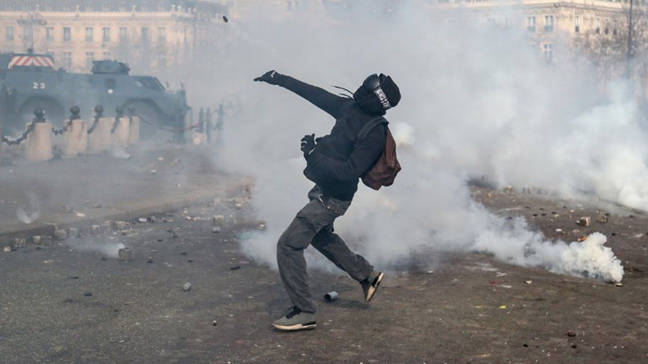 Nueva jornada de protestas en el centro parisino de los "chalecos amarillos"