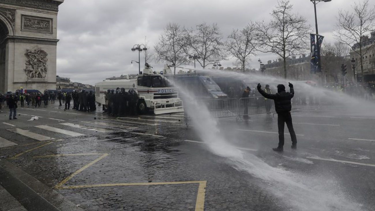 Nueva jornada de protestas en el centro parisino de los "chalecos amarillos"